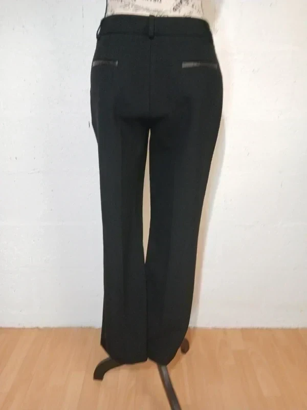 Pantalon noir droit avec détail simili cuir aux poches Emma & Caro – Taille 38 ( – photo 8